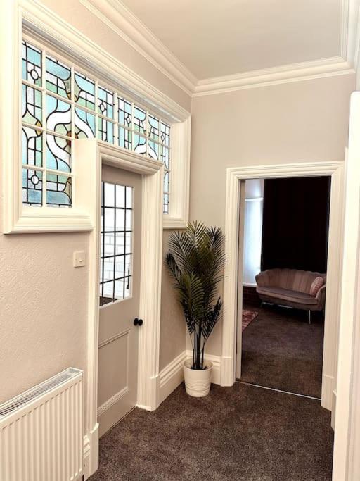 The Retreat - Large Luxury Apartment, Two Mins From Beach Bournemouth Buitenkant foto