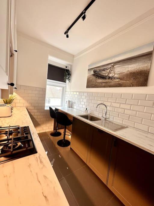 The Retreat - Large Luxury Apartment, Two Mins From Beach Bournemouth Buitenkant foto
