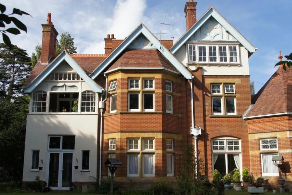 The Retreat - Large Luxury Apartment, Two Mins From Beach Bournemouth Buitenkant foto