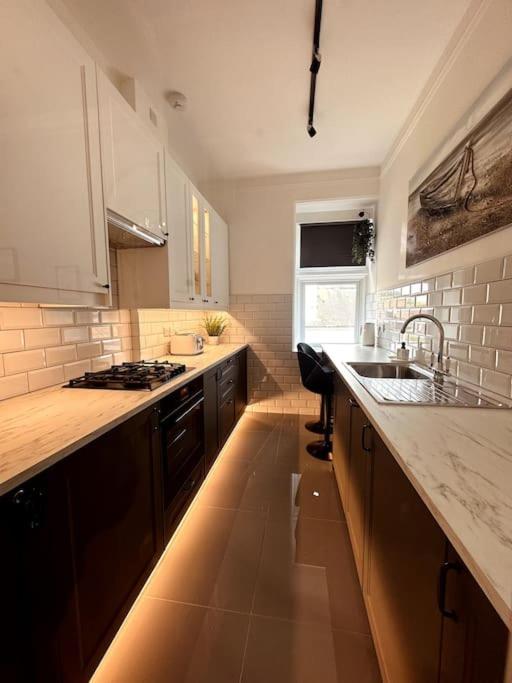 The Retreat - Large Luxury Apartment, Two Mins From Beach Bournemouth Buitenkant foto