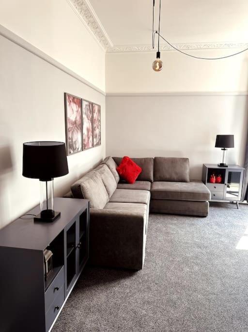 The Retreat - Large Luxury Apartment, Two Mins From Beach Bournemouth Buitenkant foto