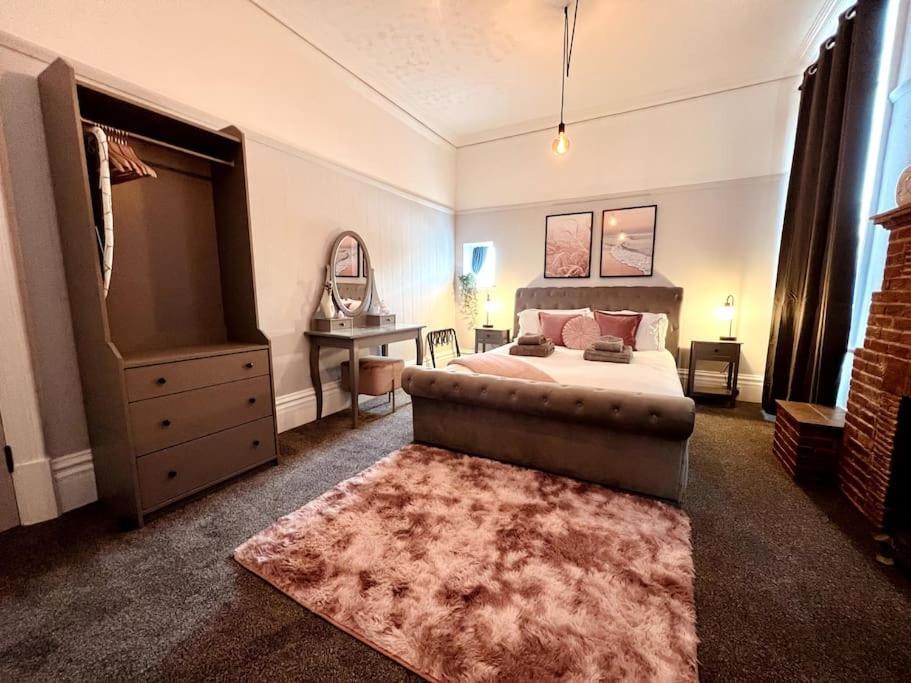 The Retreat - Large Luxury Apartment, Two Mins From Beach Bournemouth Buitenkant foto