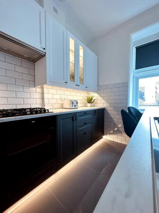 The Retreat - Large Luxury Apartment, Two Mins From Beach Bournemouth Buitenkant foto